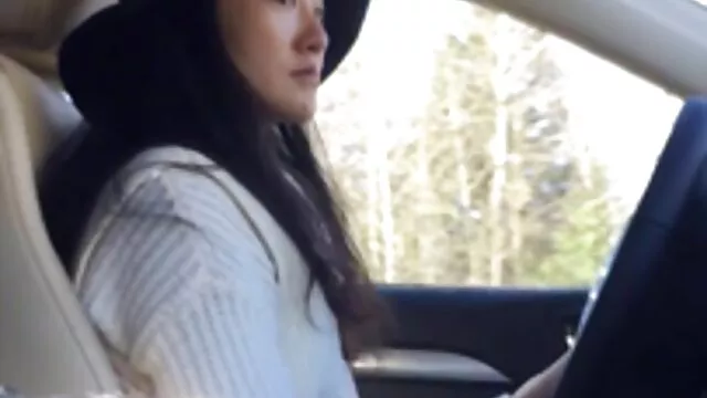 Blonde épaisse caresse une bite streaming français porno