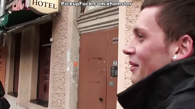 salope méchante et excitée avec une films x en français gratuit bite dure au bord de la piscine