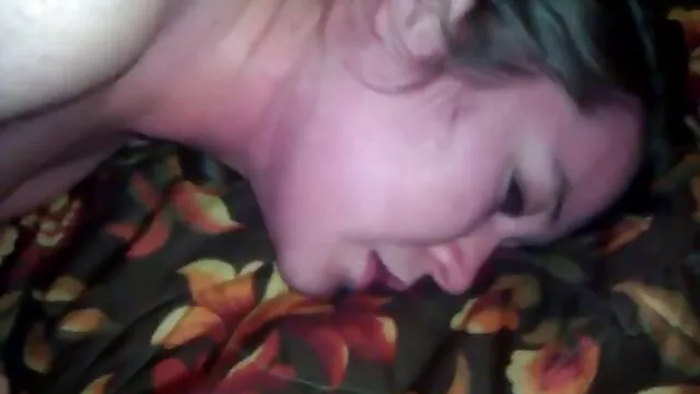 Poussin en chaleur en prono video francais action avec 2 grosses bites