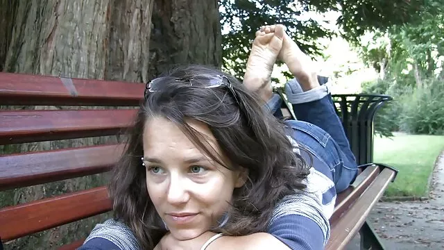 Plantureuse blonde Melody Star site french porno fait une pipe et se fait baiser